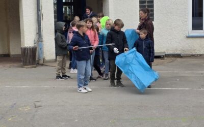 Müllsammelaktion mit den Kindern der Kusselbergschule